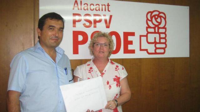 La candidatura de Ana Mas presentando sus avales