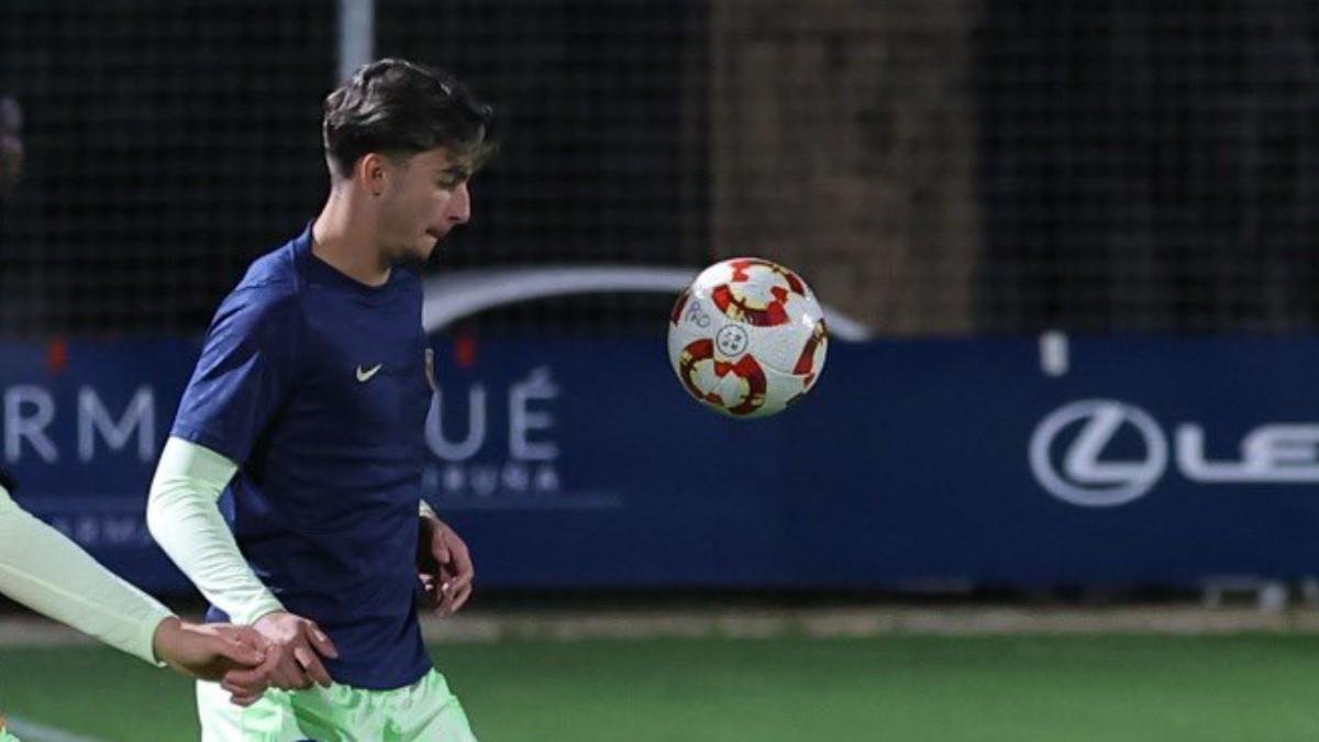 Guille, en el calentamiento del Barça Atlètic en Tajonar