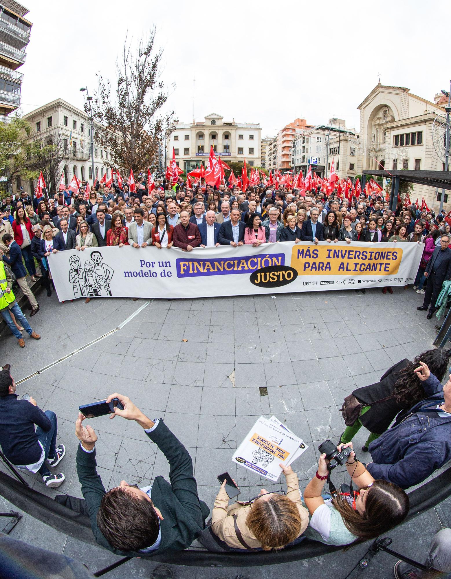 Concentración para reclamar una financiación justa para la provincia de Alicante