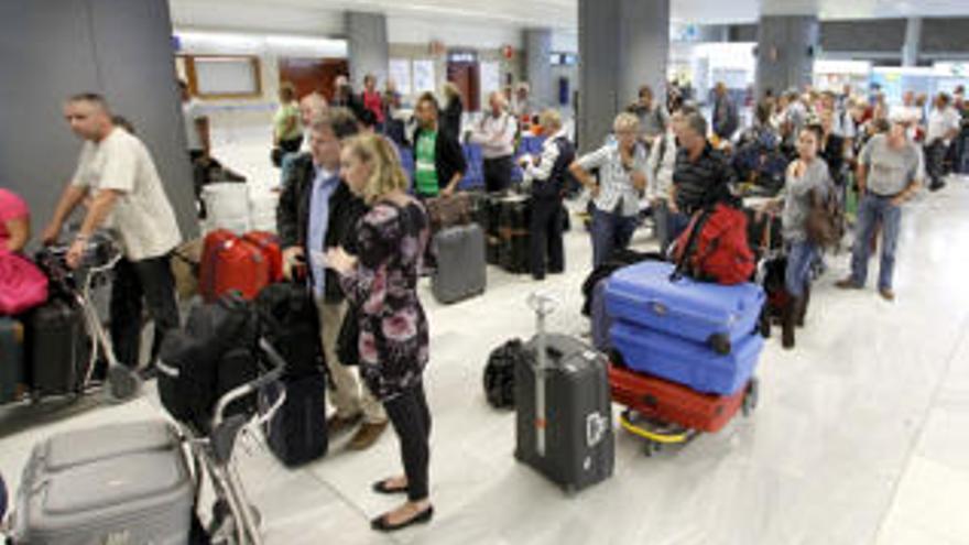 Canarias recibe en agosto a 787.990 pasajeros extranjeros