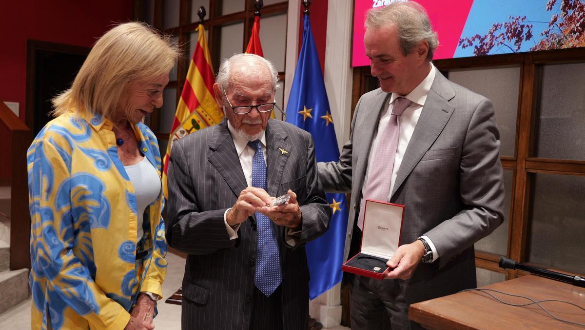 José Luis Martínez Candial recibió la medalla de la Cámara de Comercio de Zaragoza