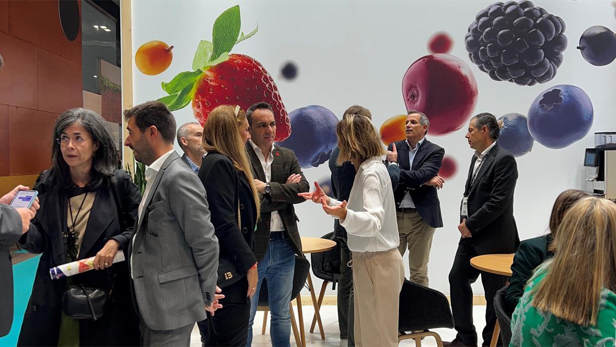 Fuit Attraction Stand.