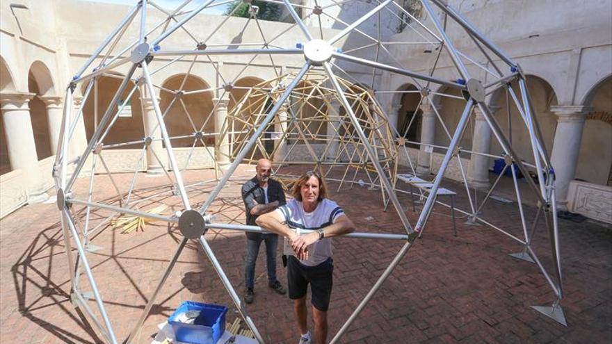 El claustro de San Agustín de Badajoz acoge un montaje de geometría, luz y música