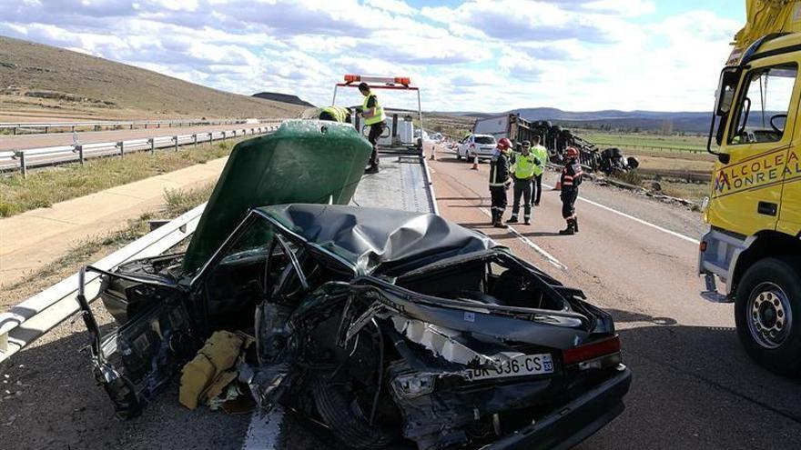 Sigue la búsqueda del conductor del coche arrollado por un camión en la A-23