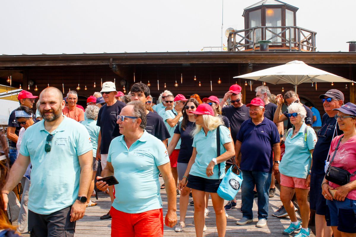Los tripulantes llegaron encantados de la experiencia tras tres semanas de navegación.