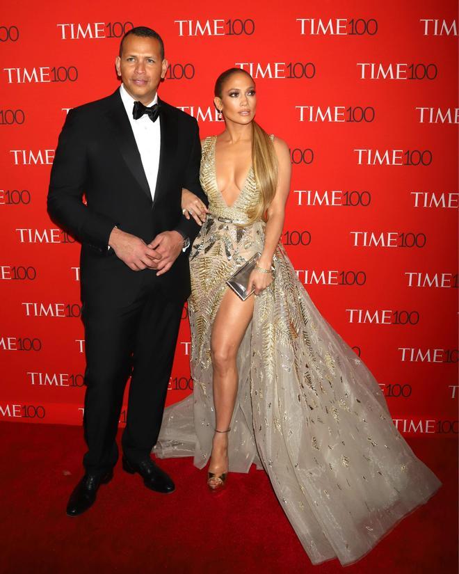 Jennifer Lopez y Alex Rodríguez posan en la alfombra roja de la Time 100 Gala