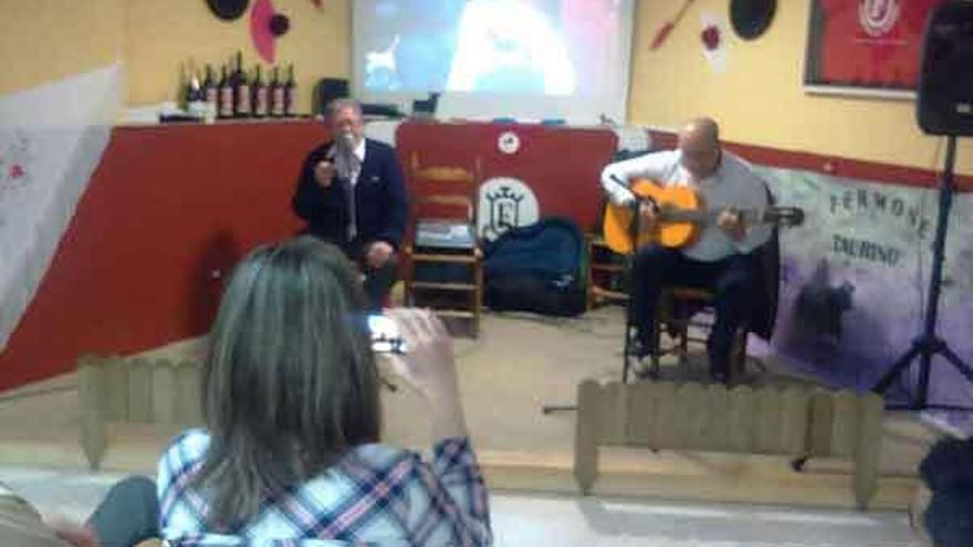 Cante flamenco en la sede de la Asociación Fermoselle Taurino