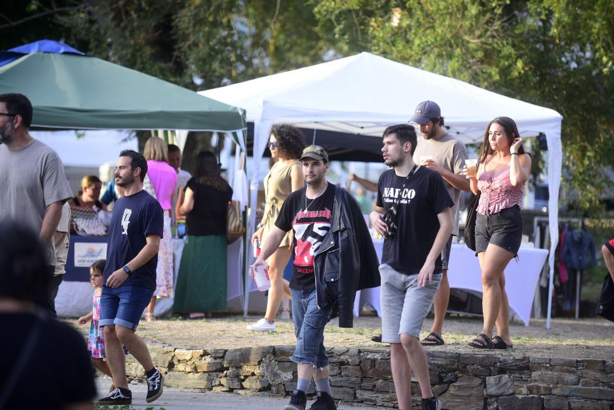 El festival gratuito del Barrio de las Flores llega a su décimo aniversario con miles de personas coreando himnos del rock and roll.