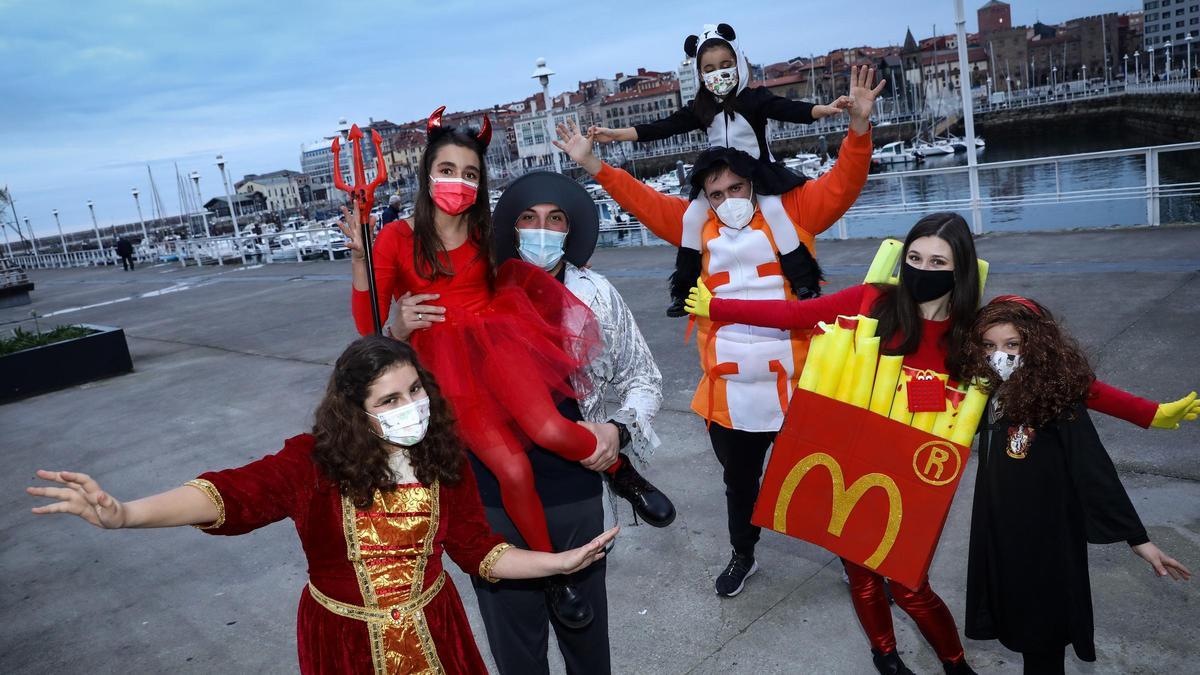 Por la izquierda, detrás, Alba Pérez, Joel González, Marcos González y Martina Gabián. Delante, desde la izquierda, Alba Díez, Miriam Herrero y Candela Porrúa.