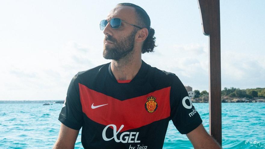 El 2x1 del Mallorca: anuncia la renovación de Muriqi y la tercera equipación de la próxima temporada