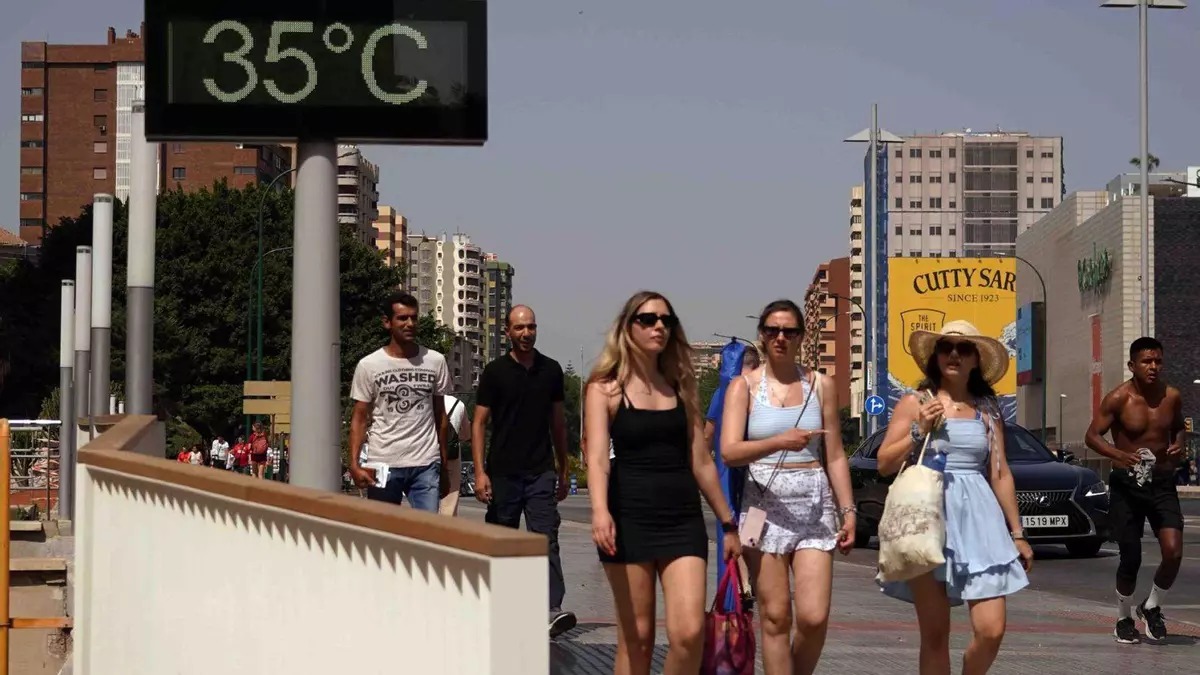 Repunte en la venta de aires acondicionados en Málaga por las altas temperaturas: "La gente busca el fresquito como sea"