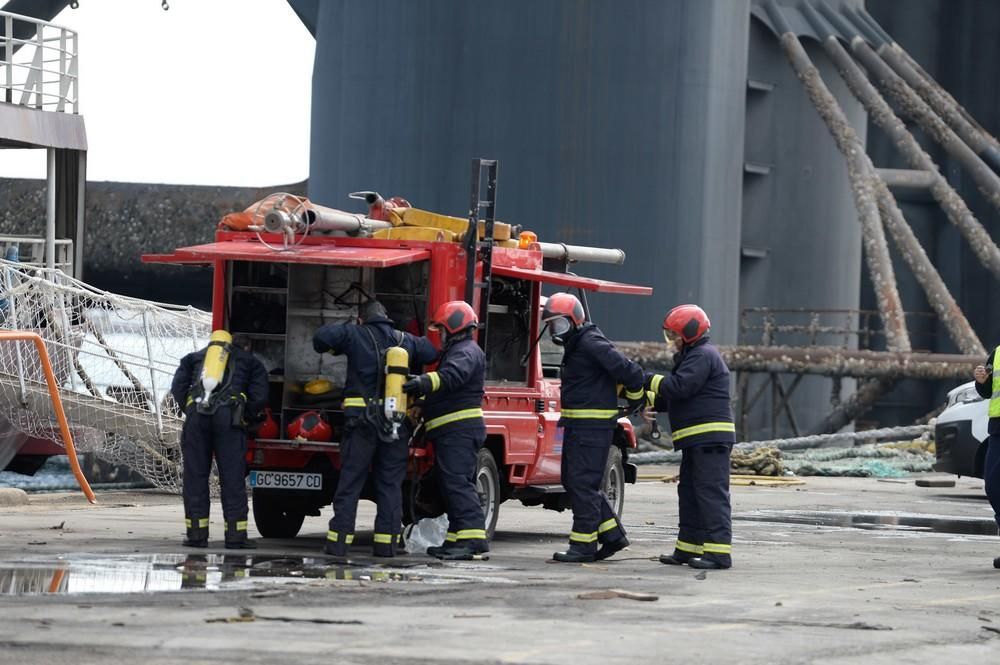 Simulacro de incendio en un buque en el Puerto de La Luz