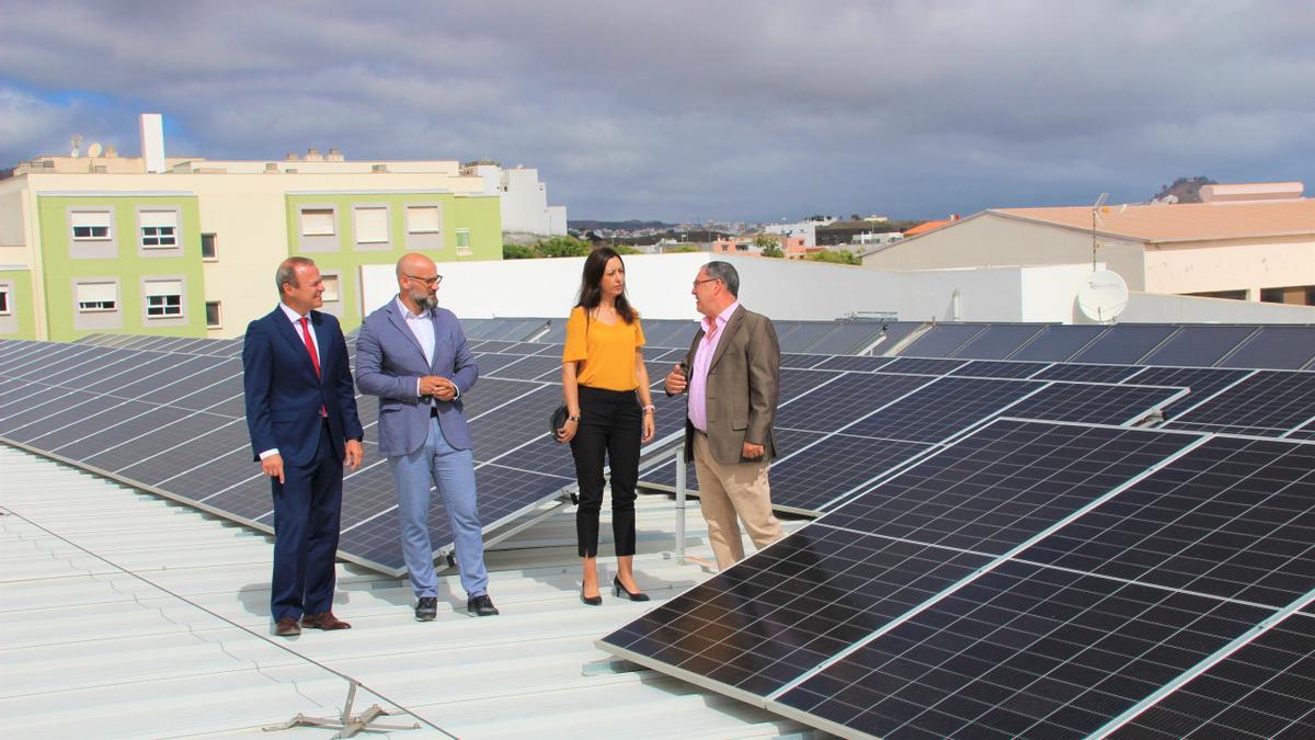 El centro deportivo de Tamaraceite instala 181 paneles fotovoltaico