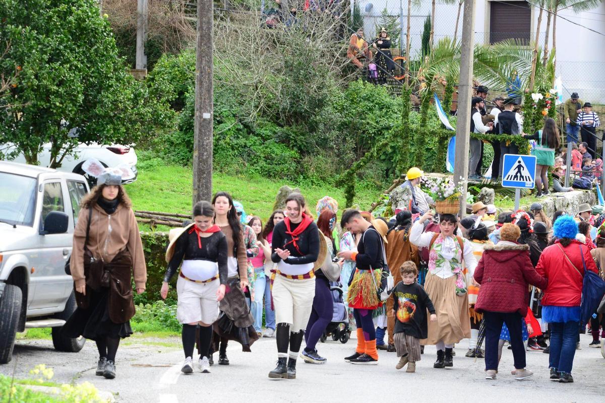 Colorido en el Martes de Entroido en O Hío