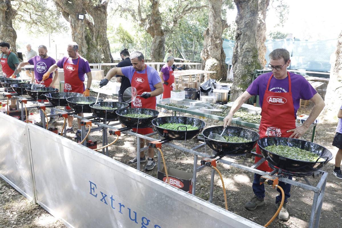 Padrón se rinde al pimiento de Herbón: 3.000 raciones para una fiesta multitudinaria Padrón se rinde al pimiento de Herbón: 3.000 raciones para una fiesta multitudinaria