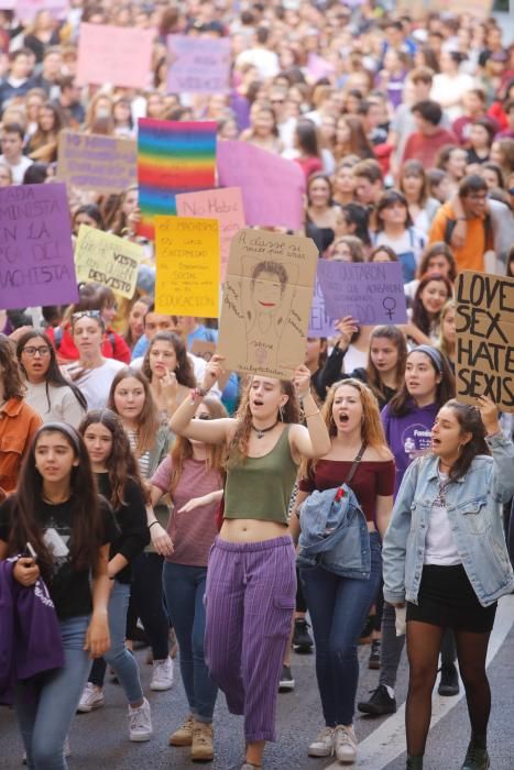 Un millar de estudiantes protestan en Palma por el machismo