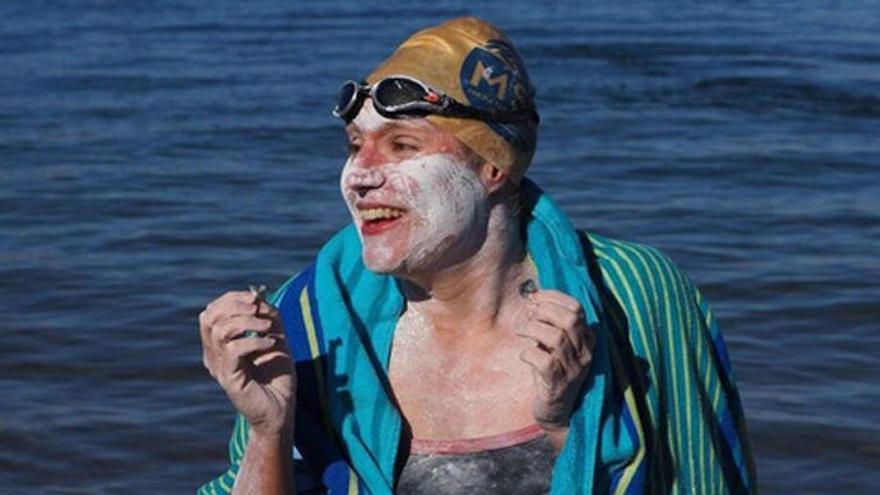 Recorrió una distancia de 135 kilómetros a nado.