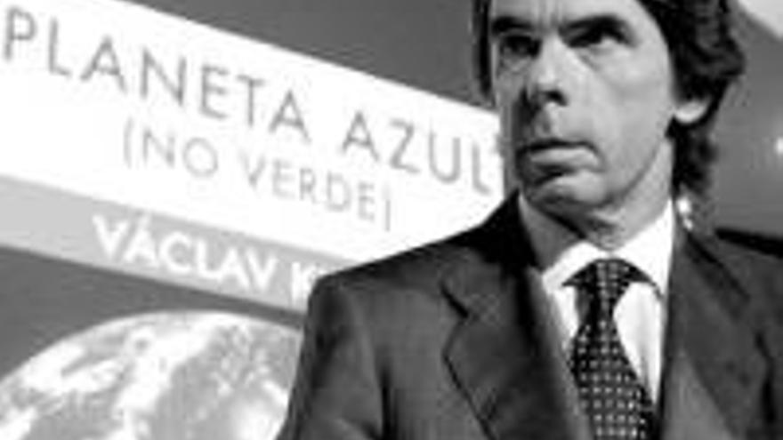 Aznar tacha el cambio climático de &quot;nueva religión&quot; inquisitorial