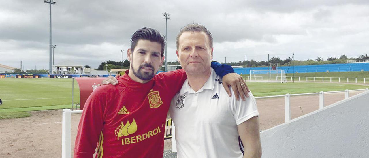 Juan José García Cota, con Nolito, durante una concentración de la selección española. // F DV