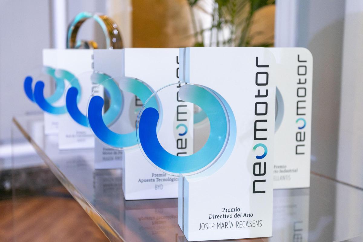 Trofeos de la Gala Neomotor 2024 Trofeos de la Gala Neomotor 2024