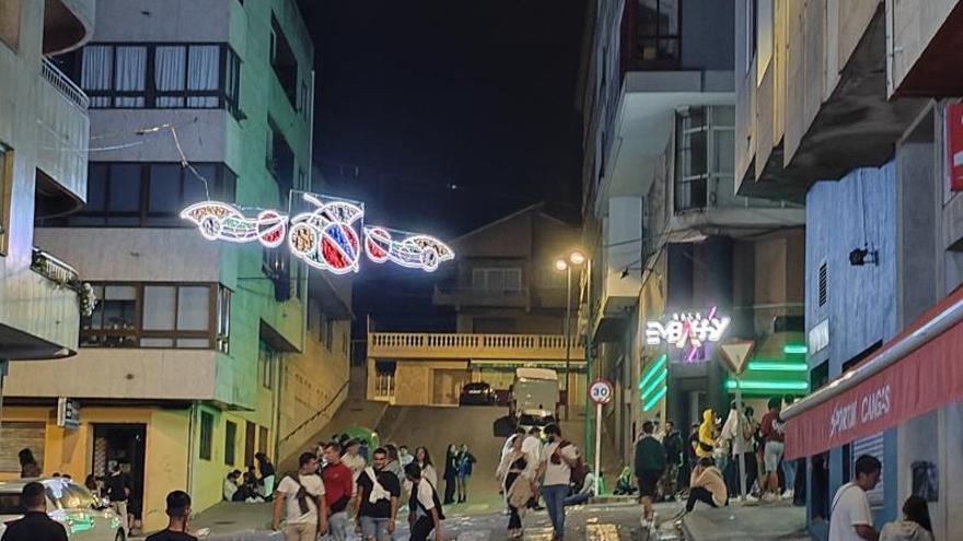 El ocio nocturno de Cangas carga contra el Concello por los festivales: “Nos fastidian la Semana Santa”