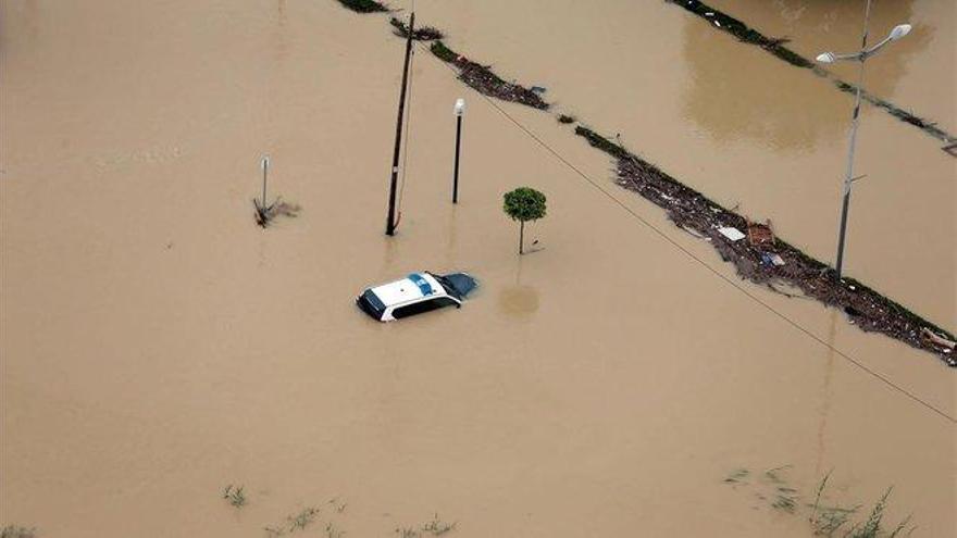 La gota fría, debilitada, afecta este domingo a 16 provincias