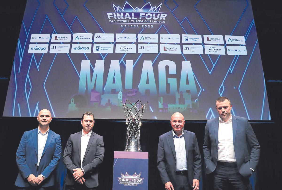 Los representantes de los cuatro equipos participantes en la Final Four de la BCL, durante el sorteo.