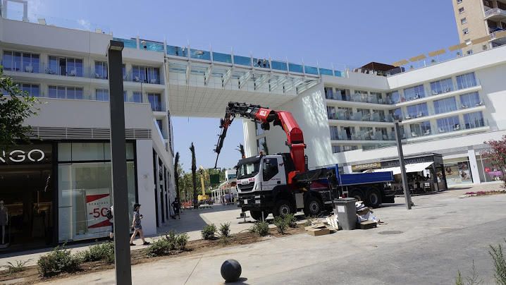 Clausuran una de las dos piscinas colgantes de Magaluf por fugas de agua