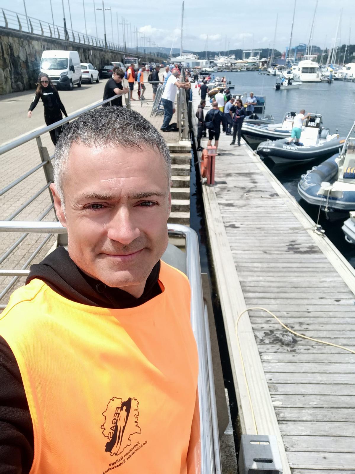 Pablo Blanco García, actuando como juez en una reciente competición de pesca submarina.