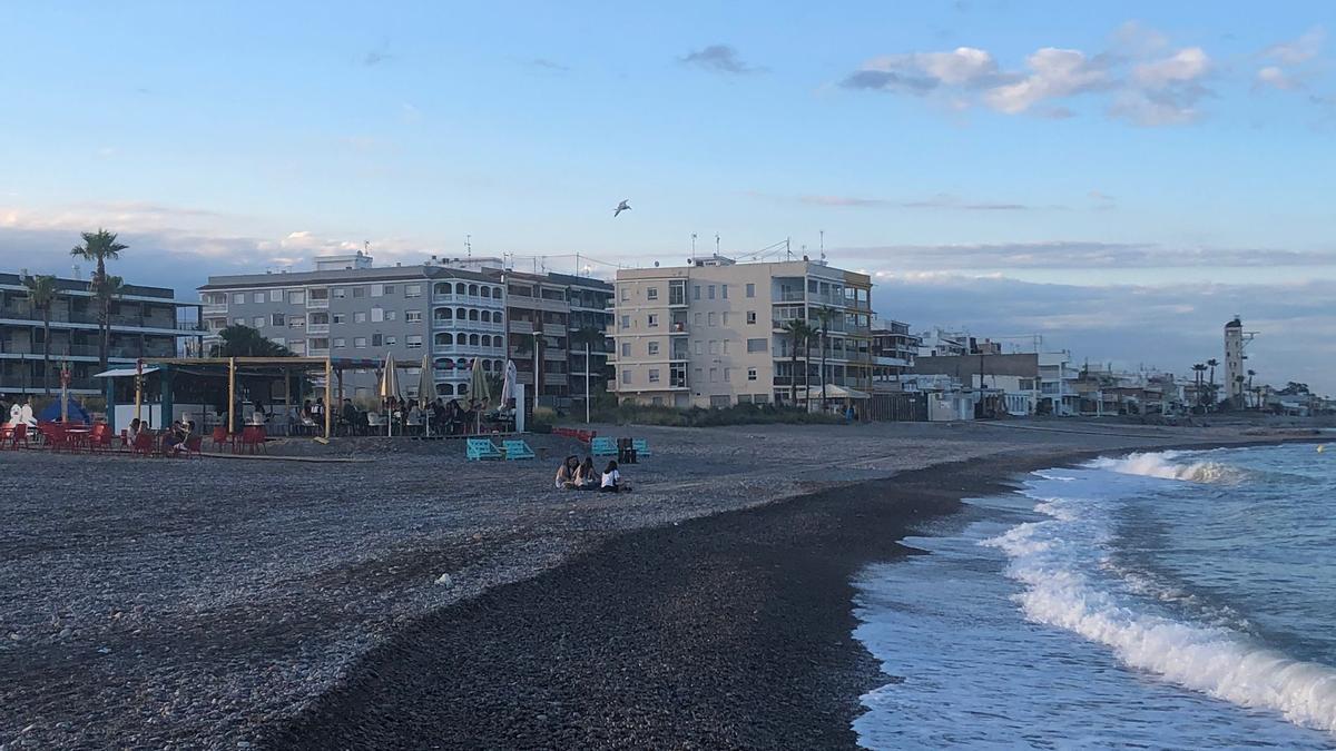 Así está la playa de Nules en esta Nit de Sant Joan.