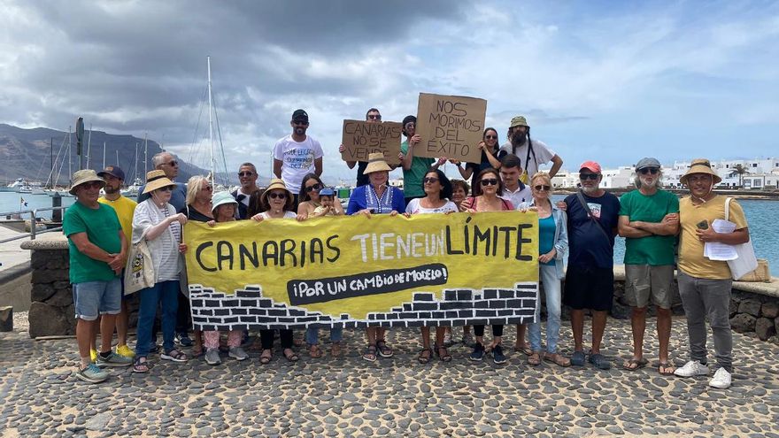 Manifestación 20A &#039;Canarias tiene un límite&#039;, en La Graciosa