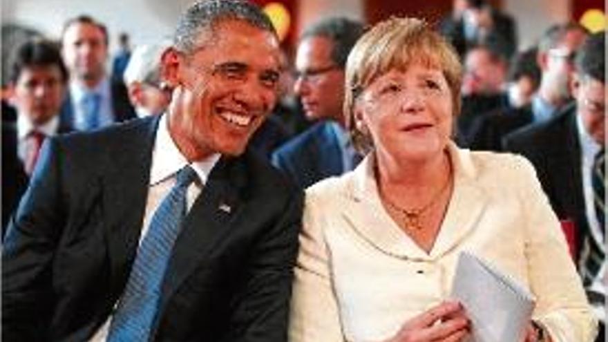 Barack Obama i Angela Merkel van exhibir complicitat.