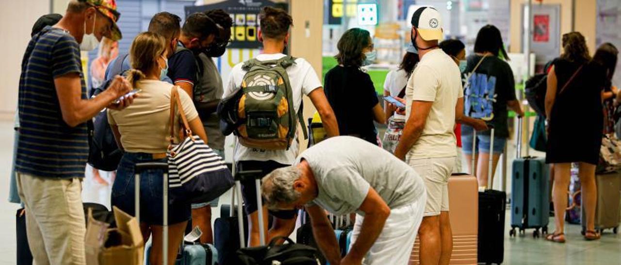 Imagen de archivo del aeropuerto de Ibiza.