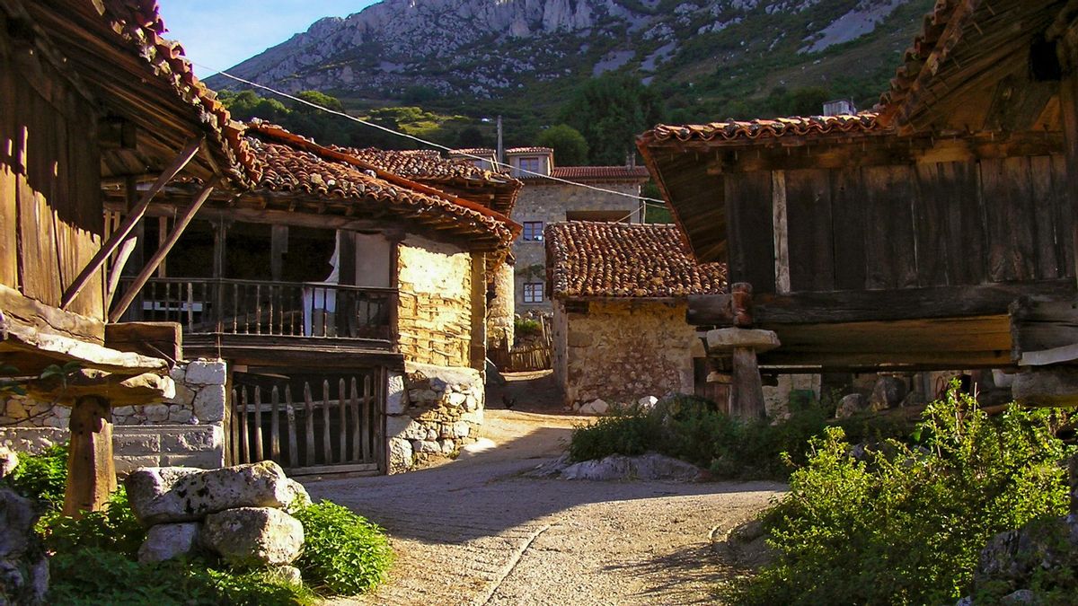 El pueblo más bonito de Asturias esconde el monumento natural más importante de España: el árbol más antiguo de toda Europa