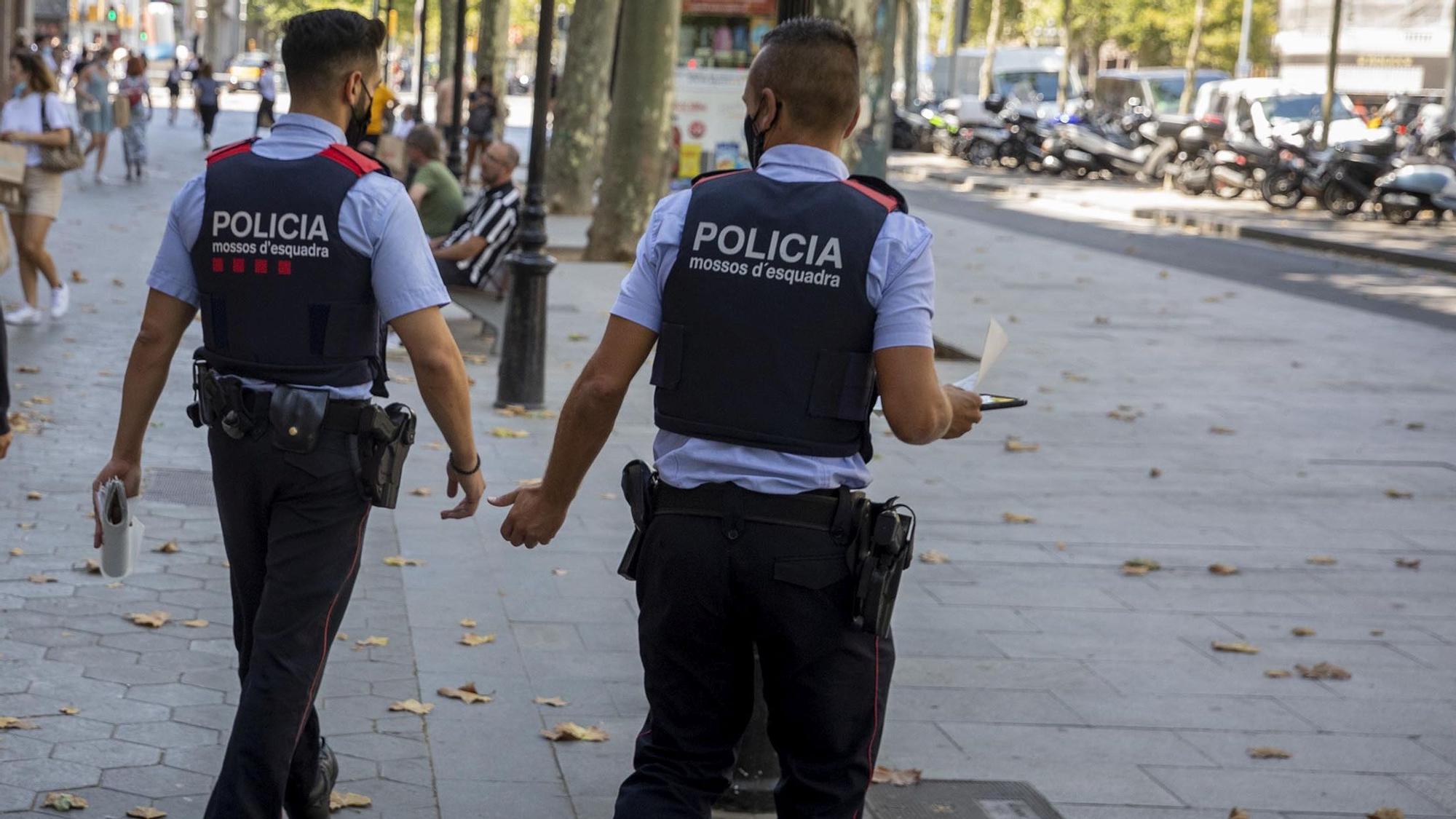 Pareja de Mossos