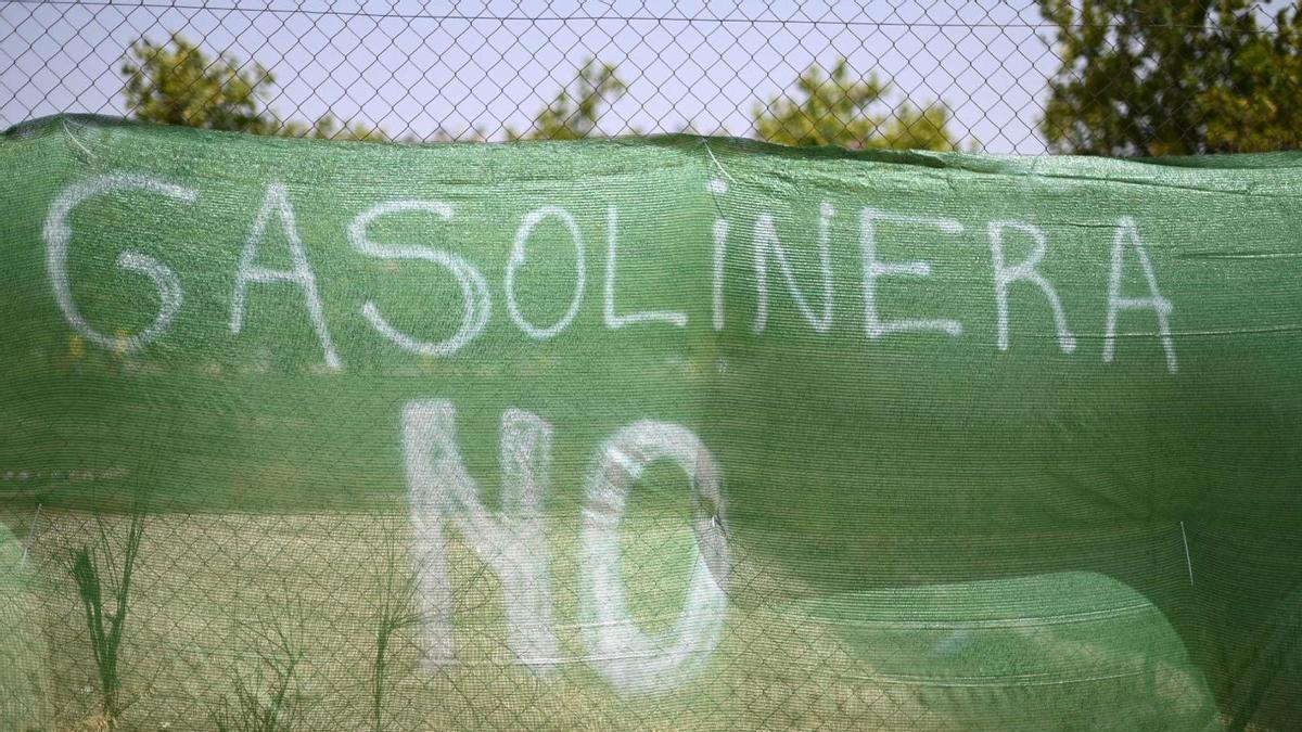 Los vecinos de Valdespartera claman contra las dos nuevas gasolineras del barrio de Zaragoza.