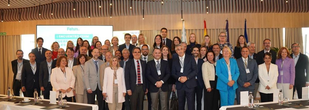 Los hoteleros y los cónsules buscan un sistema para ayudar a los turistas y alos trabajadores extranjeros
