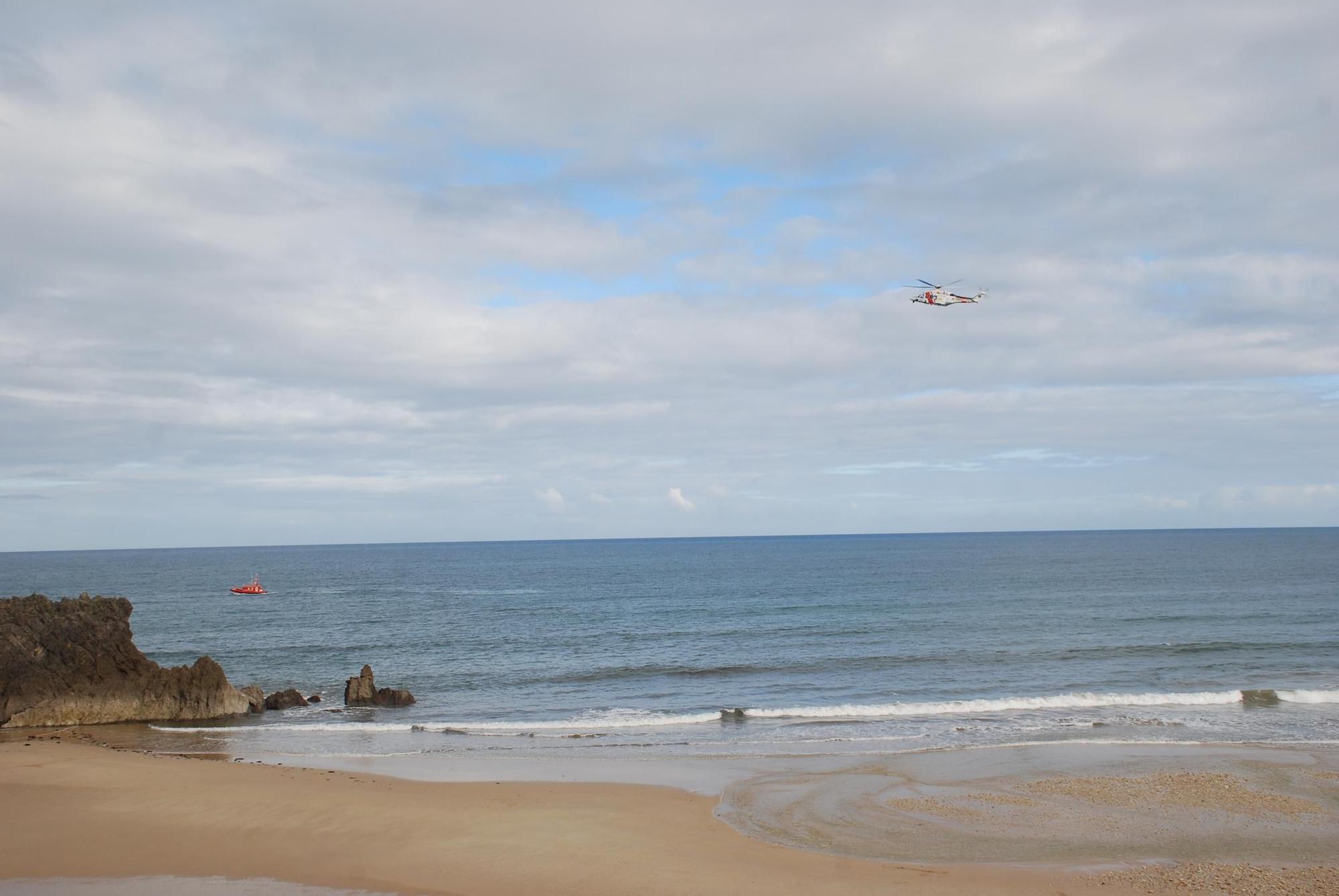 Búsqueda de un desaparecido en el mar en Llanes