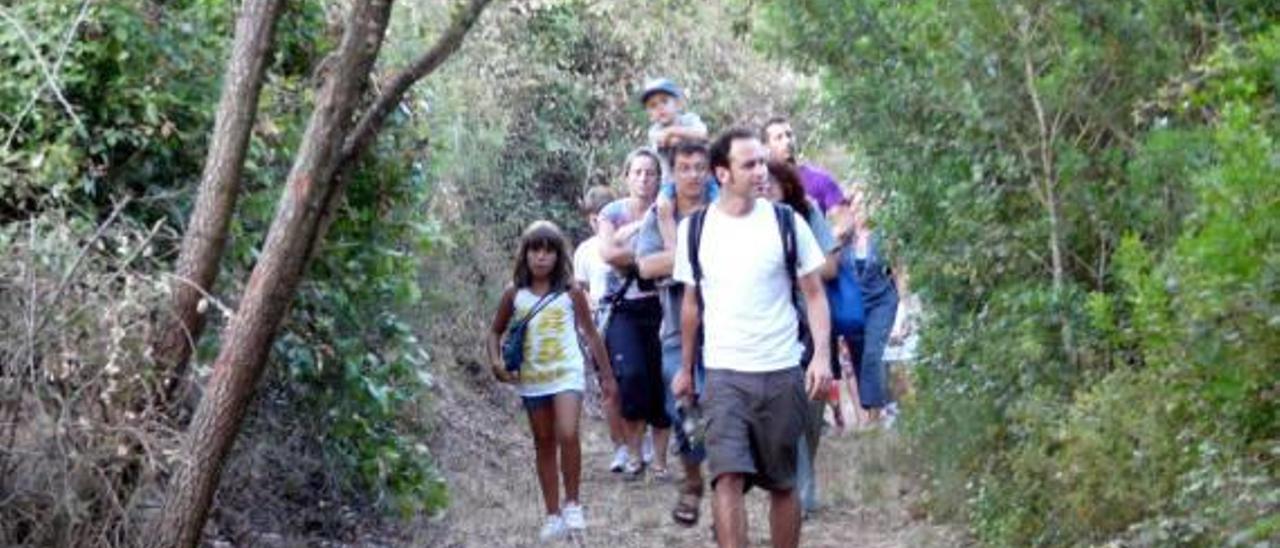 a partir de l&#039;estret el sendero de gran recorrido recupera su trazado paralelo al mar llegando a la ciudad de Vinaròs y transitando por el paseo marítimo. f r. mengual