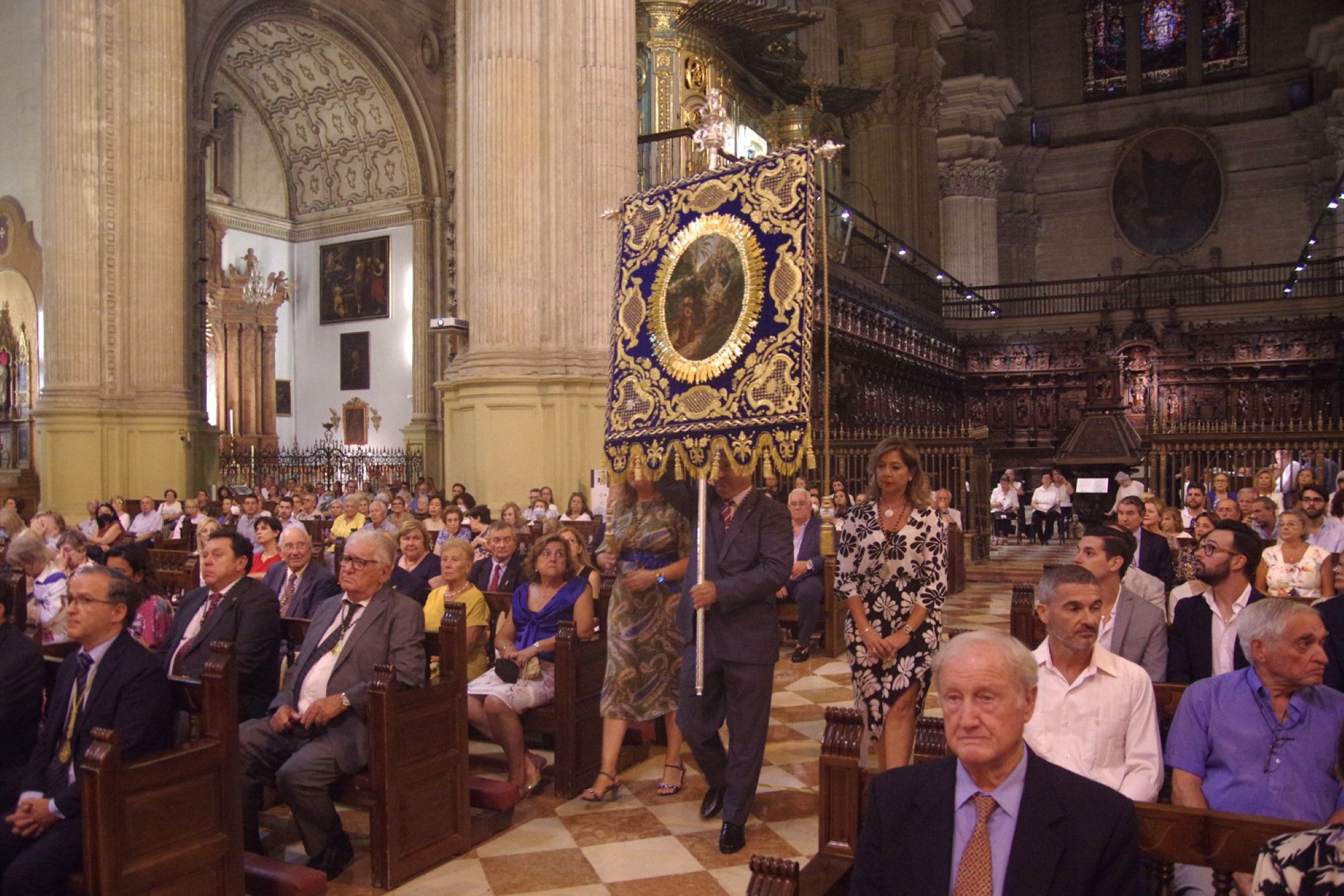 Nuevo estandarte de la aparición de la Virgen de la Victoria a San Francisco de Paula