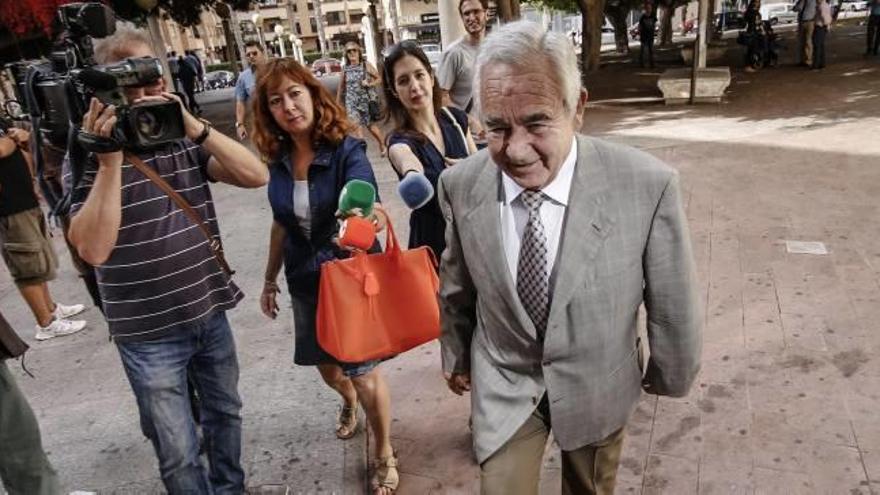 Rafael Galea fotografiado en 2016 llegando a los juzgados de Benalúa.