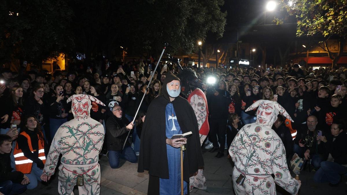 Sant Antoni se encomienda a sus fieles en un Primer Ball multitudinario en Manacor
