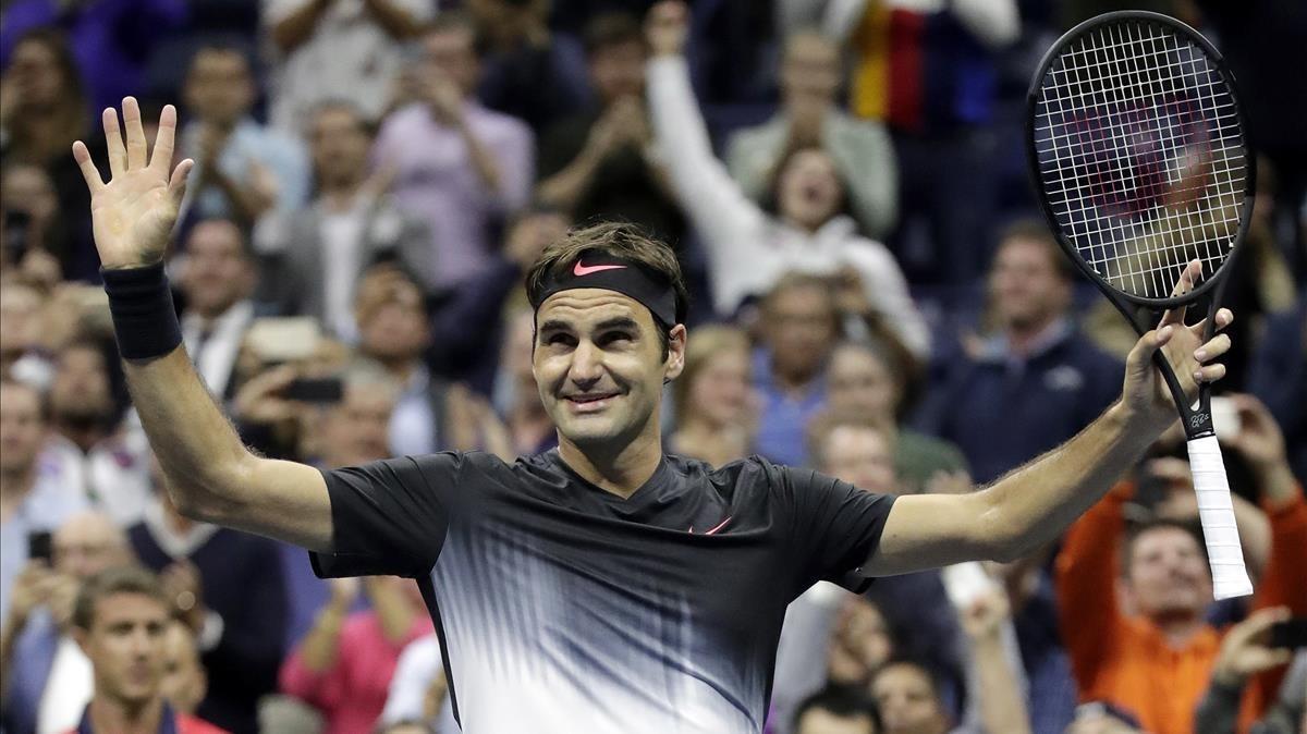 zentauroepp39863501 roger federer  of switzerland  celebrates after defeating fr170830100624