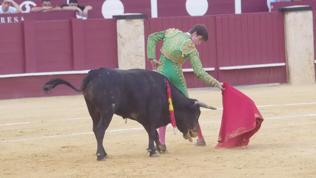 López Ortega, ganador del Certamen de Escuelas tras cortar dos orejas