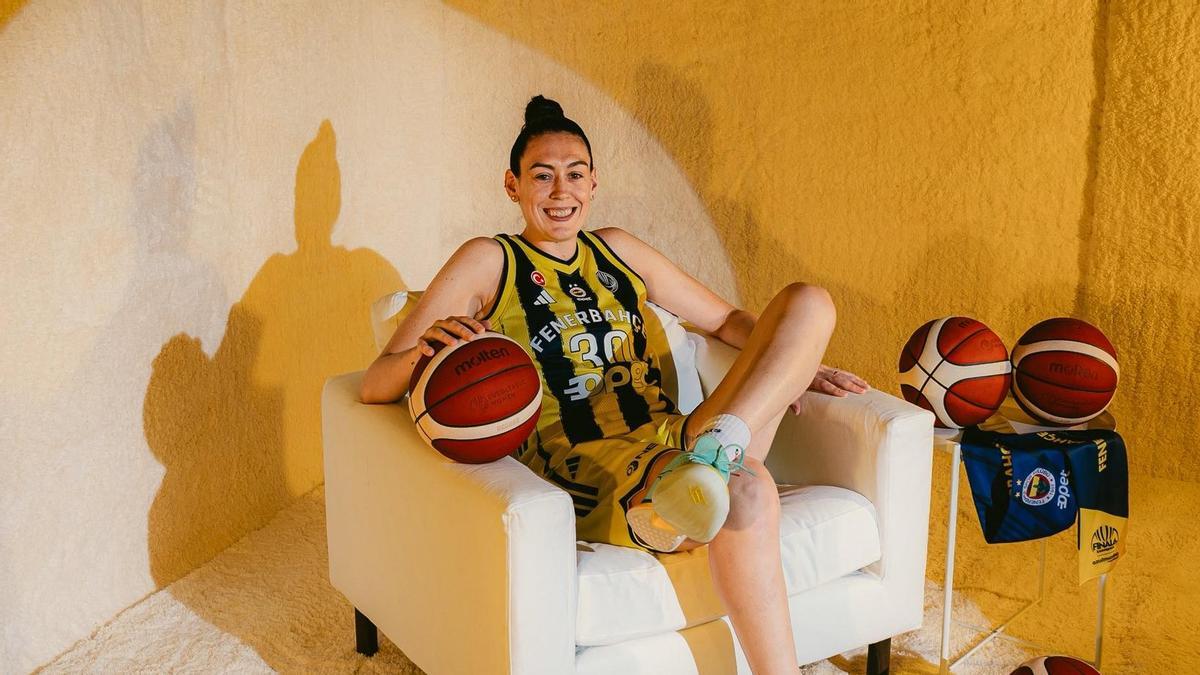 Breanna Stewart, en el 'Content Day' del Fenerbahce.