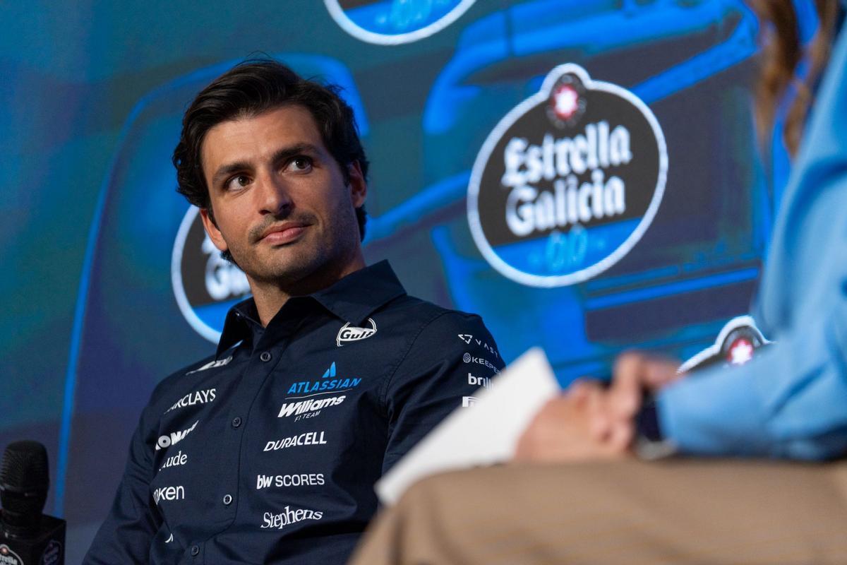 Carlos Sainz, piloto de Williams Racing, durante el acto celebrado junto a su histórico patrocinador Estrella Galicia.