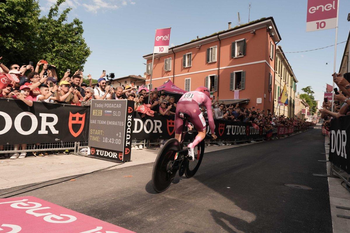 Tadej Pogacar, durante la segunda contrarreloj del Giro.