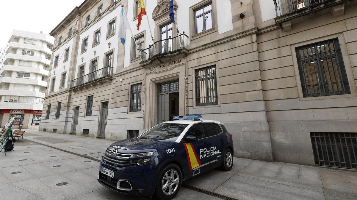 Pontevedra. Audiencia Provincial, fachada, exterior.