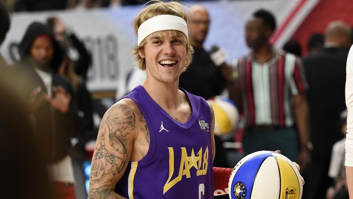 lmmarco42143506 singer justin bieber warms up prior to the nba all star cele180223224755