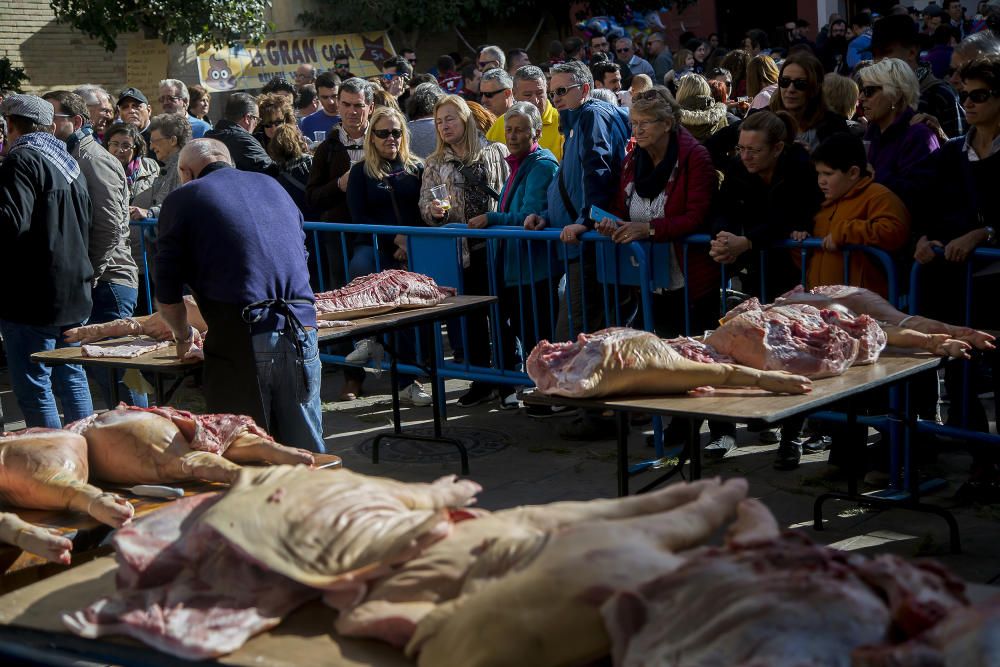 Relleu conmemora Sant Antoni reviviendo la matanza del cerdo